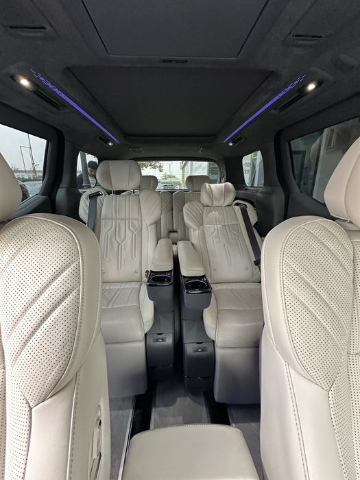 Zeekr 009 yurgan 2023-10