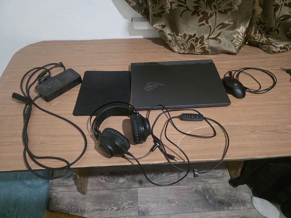 Игровой ноутбук Asus rog strix 17.3 дюм экрана