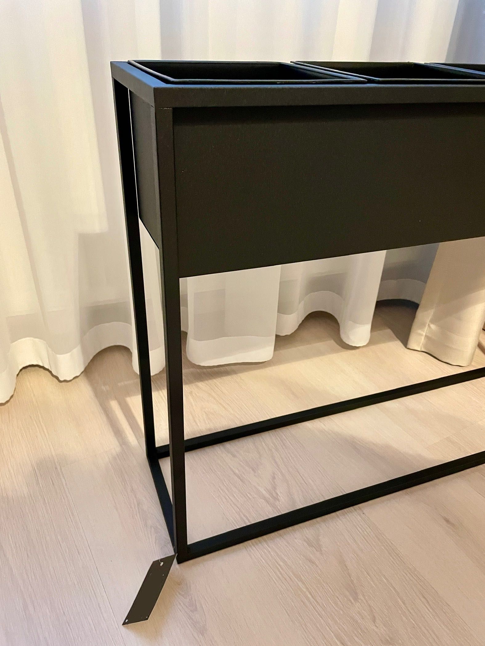 Ghiveci suport Flori 60x80cm metal negru, cu 4 ghivece 15x15 cm. Nou!