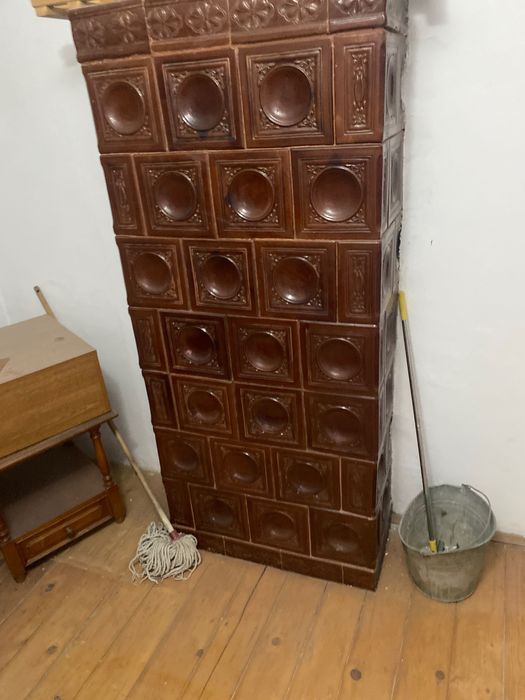 Soba teracotă roșie închisă