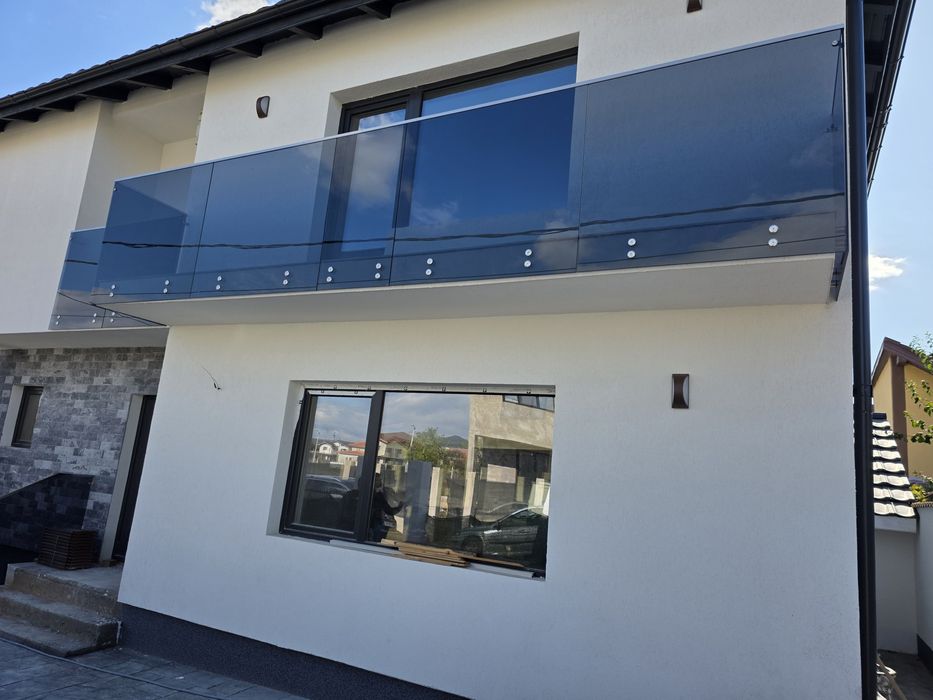 Balustrade din sticlă clară colorată  securizată  sau laminată