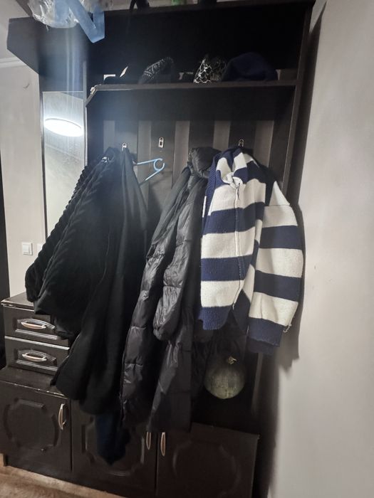 Прихожая мебель, в среднем состоянии