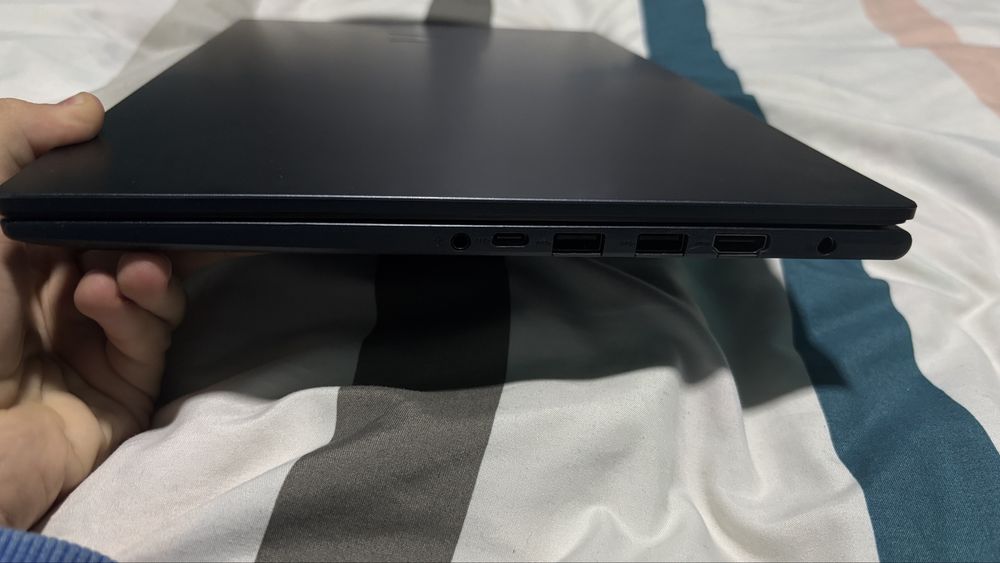 Vând Laptop ASUS Vivobook 15