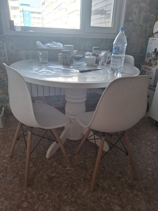 Продаётся стол со стульями б/у.