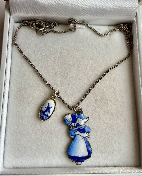 Pandantive olandeze din metal pe lant din metal