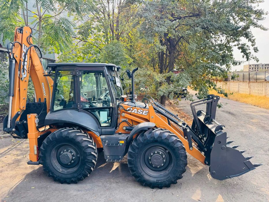 Ekskavator-yuklagich CASE 695 SV PREMIUM