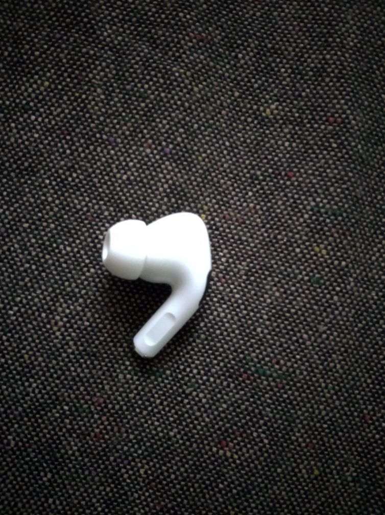 Продам наушник Airpods pro  левый