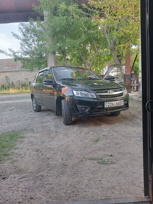 Прода две фары и бампер на лада гранта цвет космос оригинал