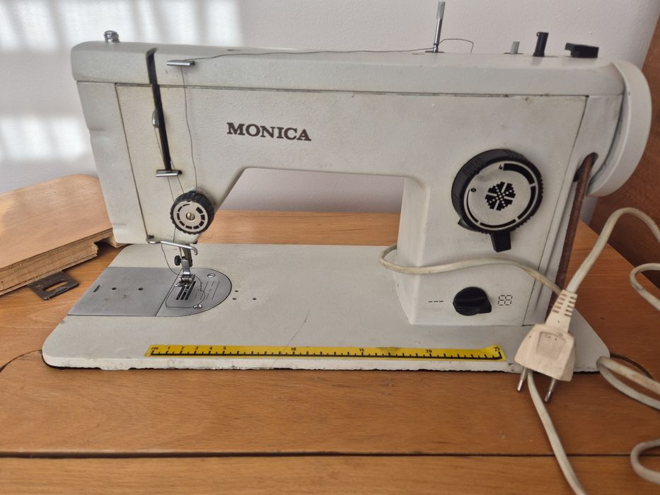 Masina de cusut Monica