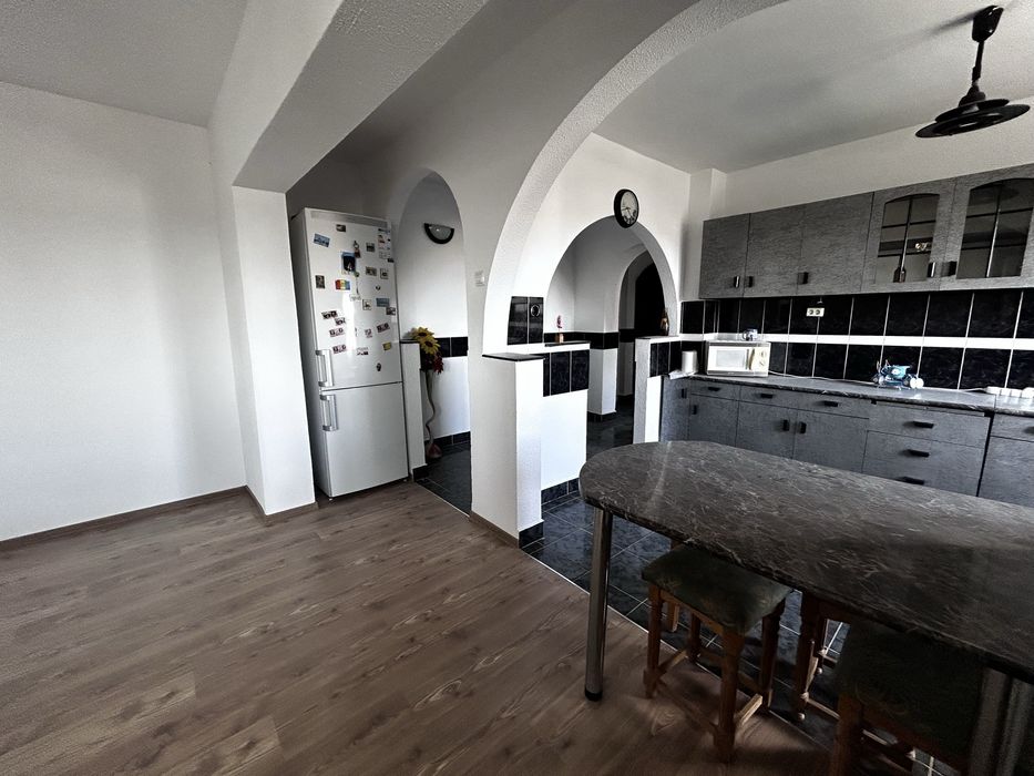 Apartament cu 3 camere de vanzare in micro 16