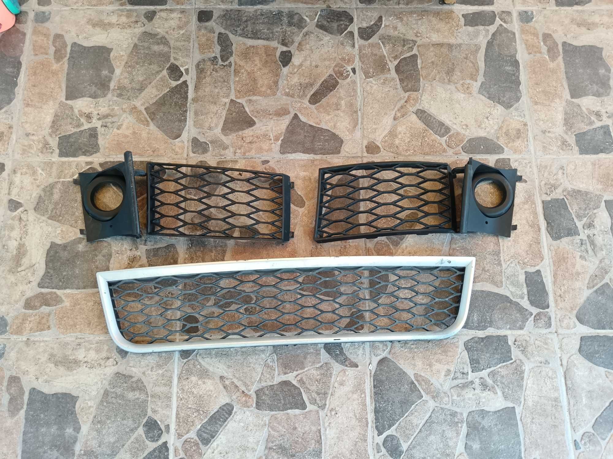 Решетки за предна броня RS6 C5
