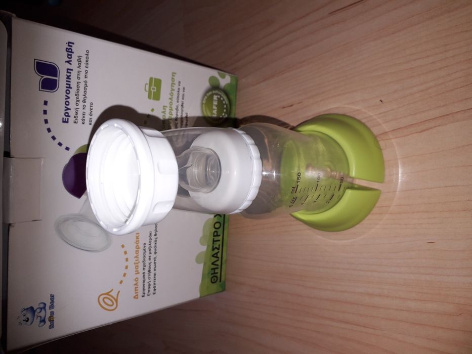 Pompă sân manuală SnowBear cu biberon și capac pentru ținut la frigide