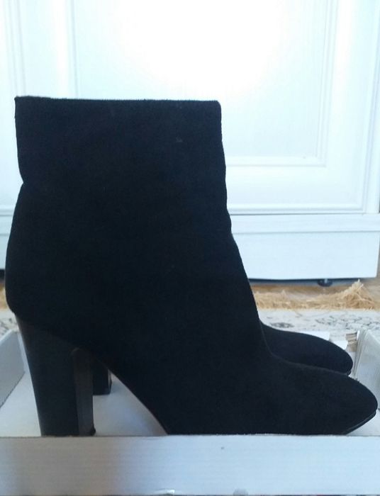 Күздік замш етік сатылады.