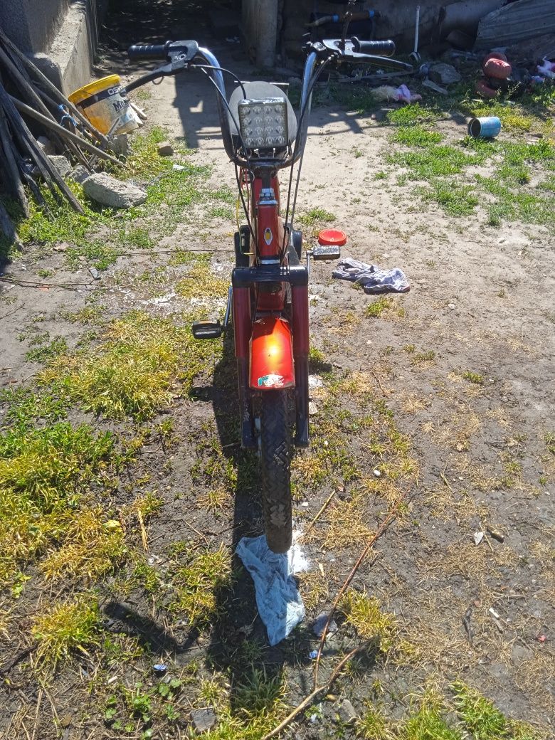 Vând motoretă Piaggio si electronic in stare foarte bună