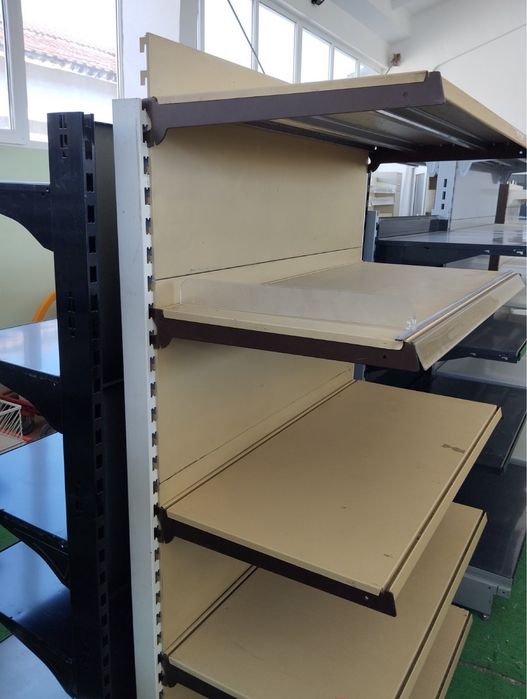 Стелажи , оборудване за магазин