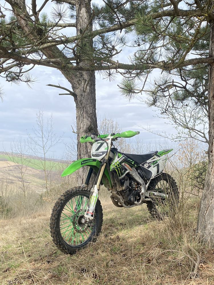 Kawasaki KXF250.