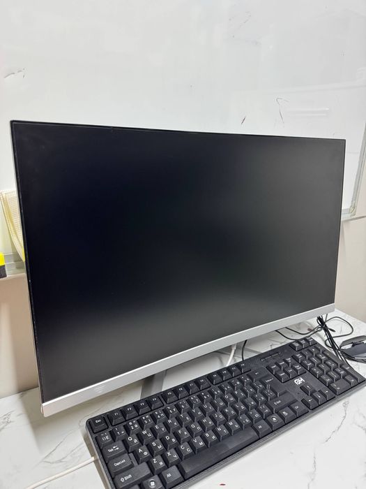 Моноблок Core I 3-8  ОЗУ -8 Gb SSD -256 Gb