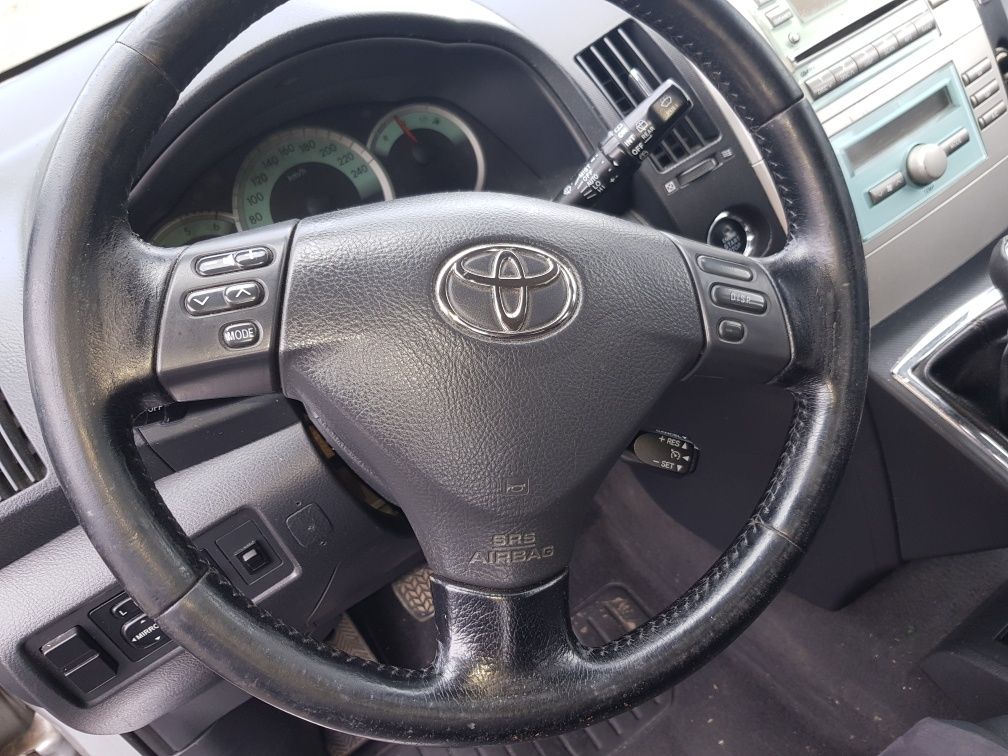 На части! Toyota Corolla Verso 2.2 d4d  136кс Тойота Корола Версо 2008