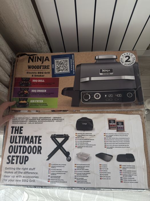 Grătar electric NINJA de exterior cu funcție afumare Woodfire