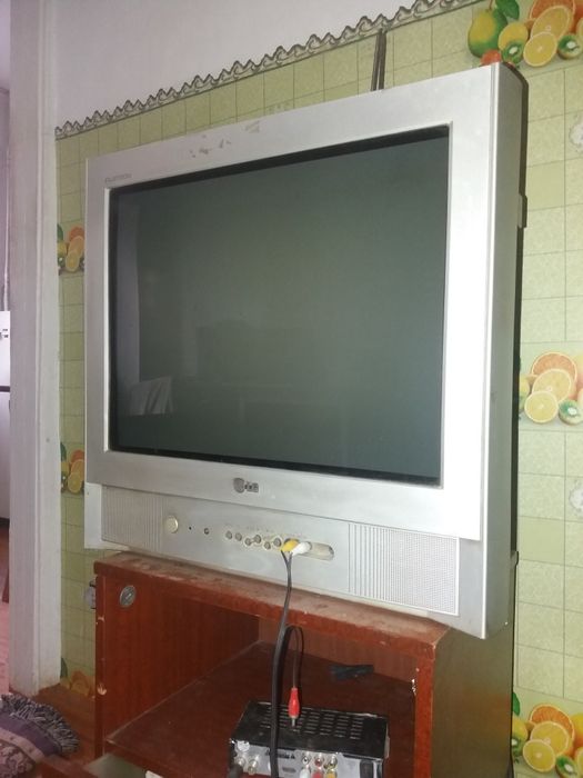 Продам телевизор LG Flatron б/у