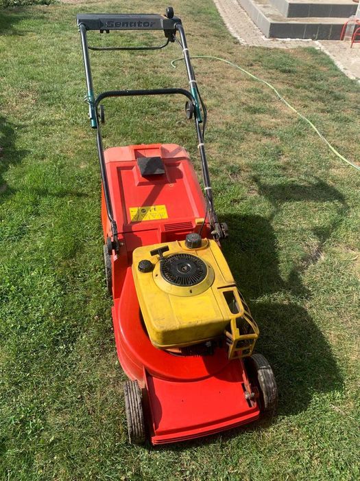 Masini de tuns iarba pe benzina