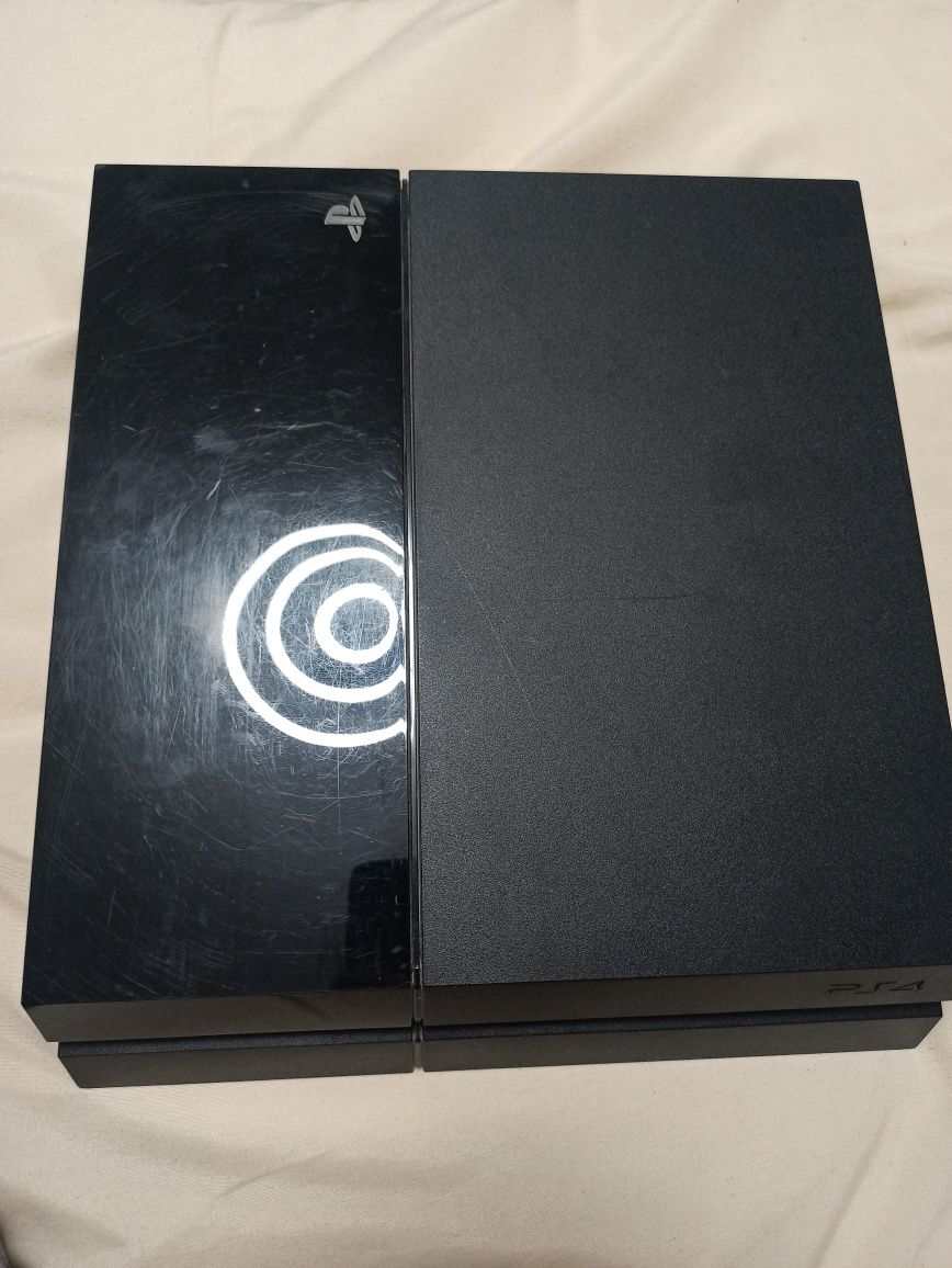 Консоль Playstation 4