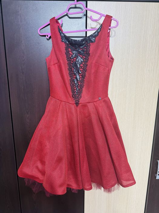 Червена рокля Junona