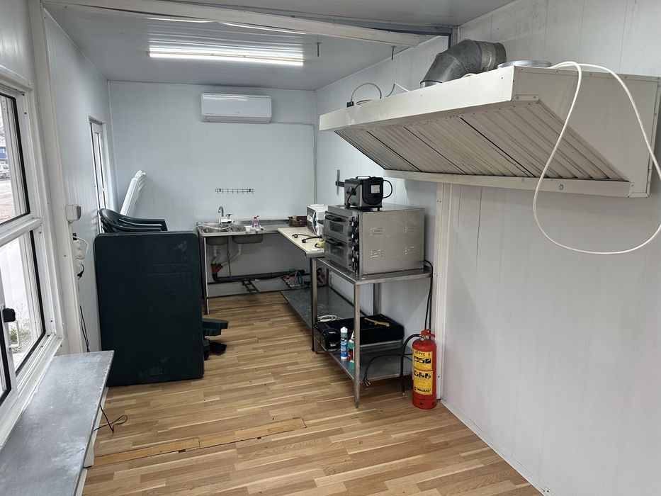 Продавам  контейнер за храна и други дейности