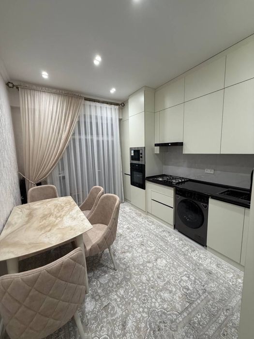 ул.Махтумкули .Паркентский  ЖК Пойтахт 3/5/9 80 кв..м Мебель, техника.