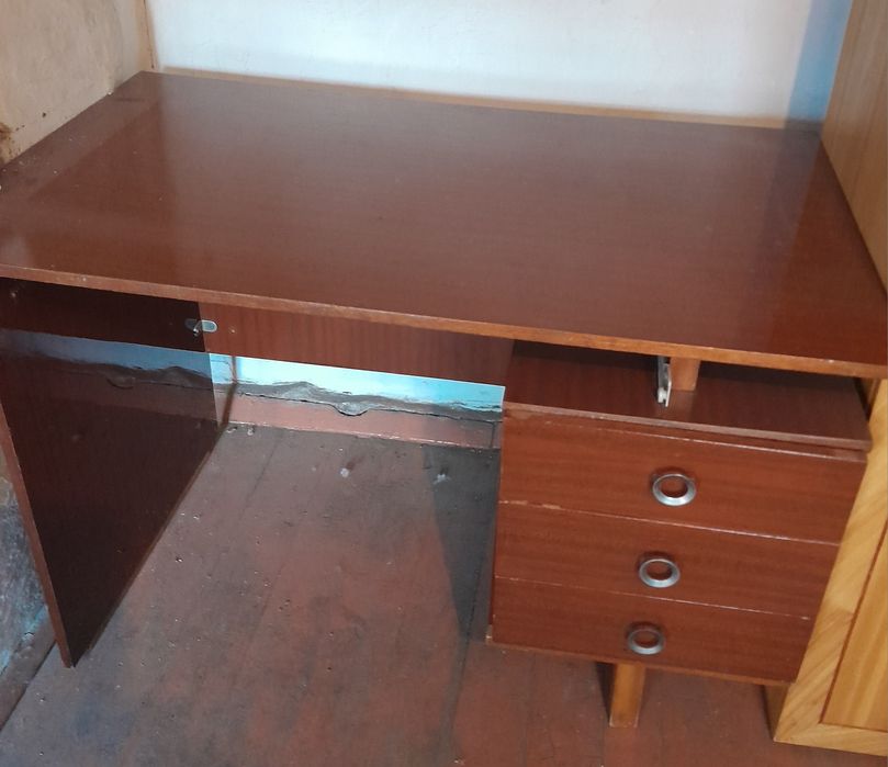 Продам.           стол