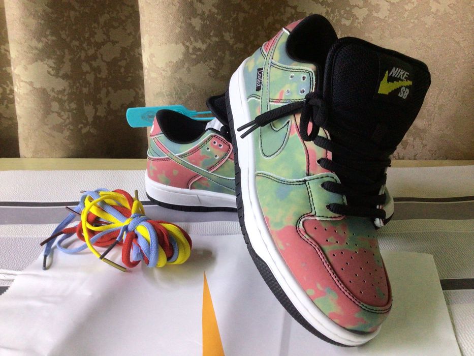 Кроссовки, меняющие цвет