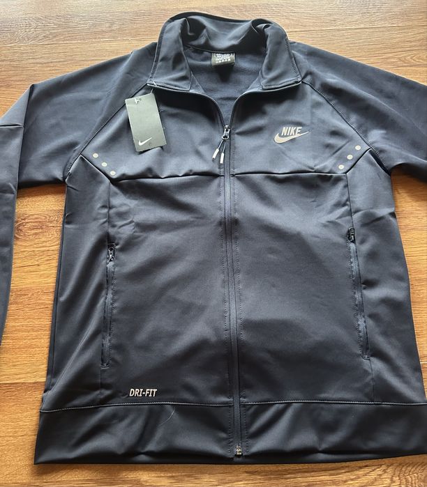 Мъжки,полиамиден,тъмно син екип Nike с лека,топла подплата