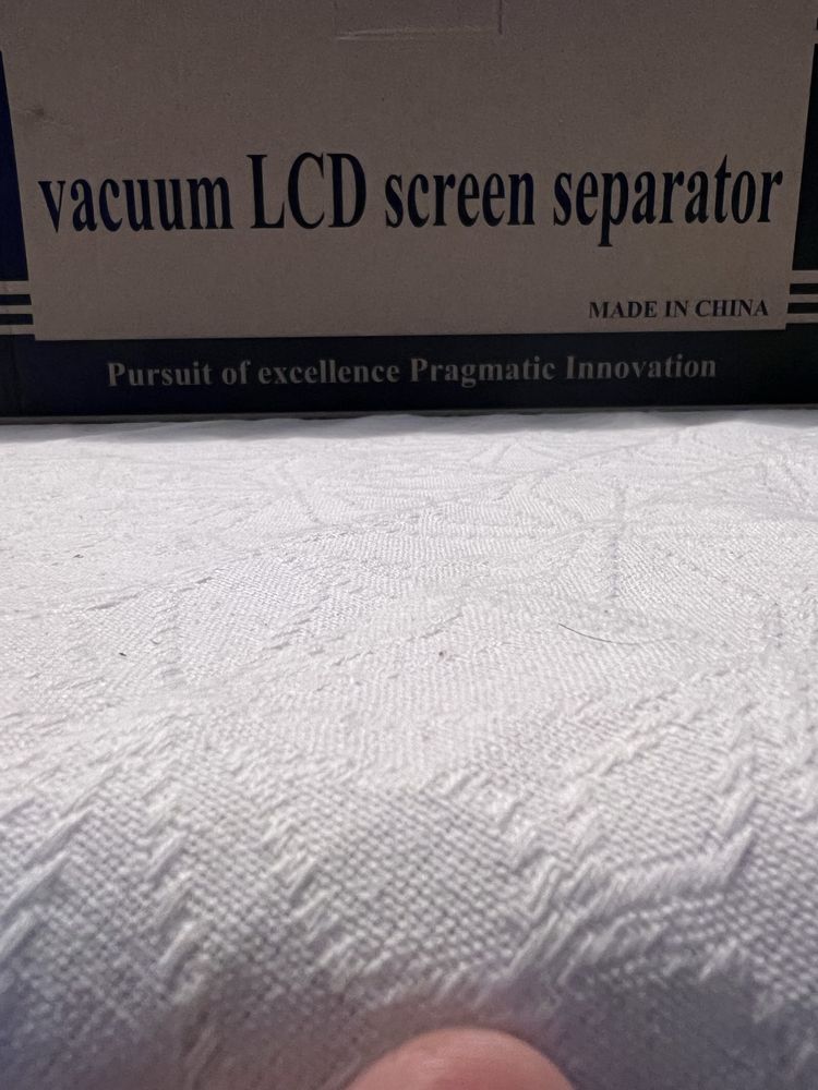 Vacuum LCD screen separator