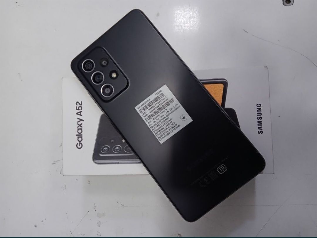 Продам телефон Galaxy A52 SAMSUNG