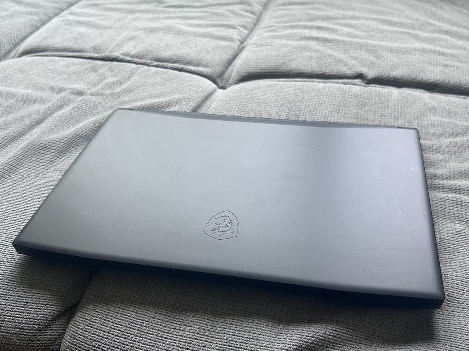 Лаптоп MSI Katana геймърски лаптоп i7 processor 17.3"  144Hz Дисплей