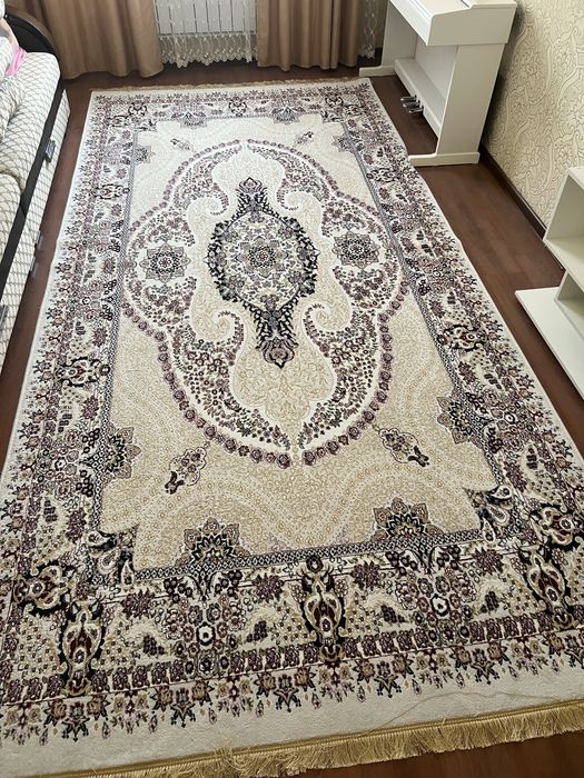 Продается ковер 4/2, дорожка 6, тюль 3