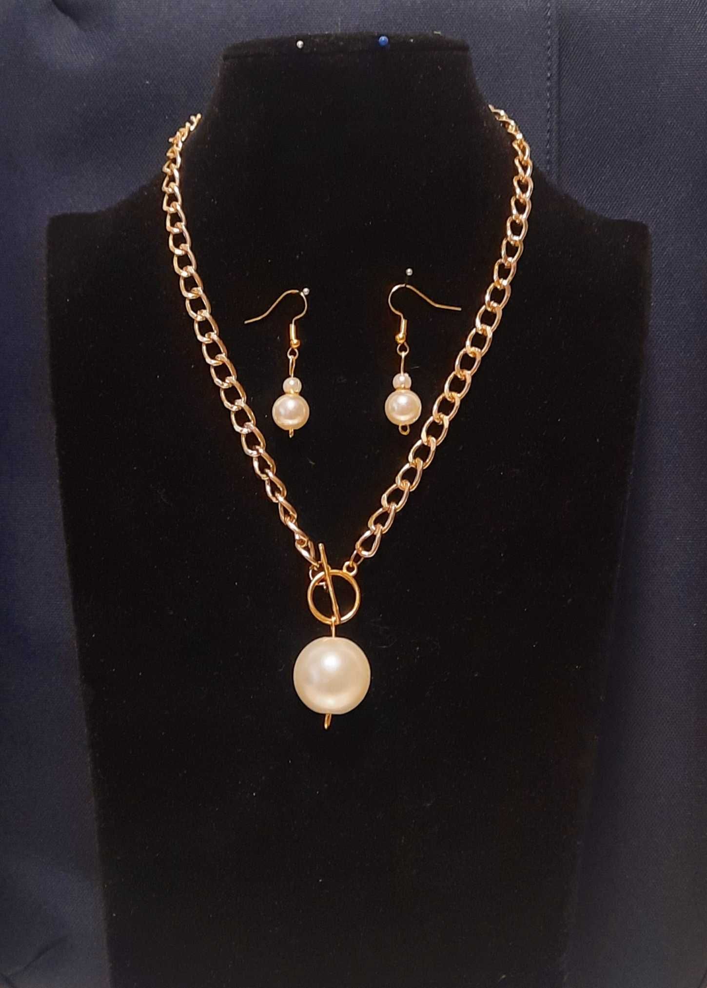 Lanț + cercei cu perle din aluminiu auriu. Bijuterii fashion de damă.