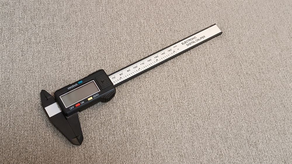 Șubler cu afișaj digital