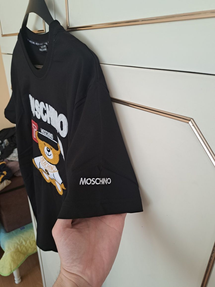 Нова тениска Moschino - размер L и XL