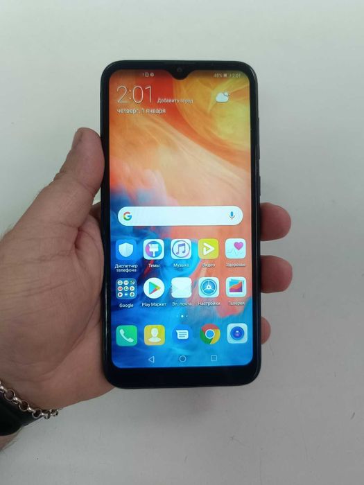 Продам смартфон Huawei Y7 целый без трещин, все работает