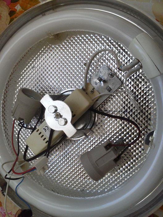 Aplici (Lampi)cu Leduri si Becuri Led.