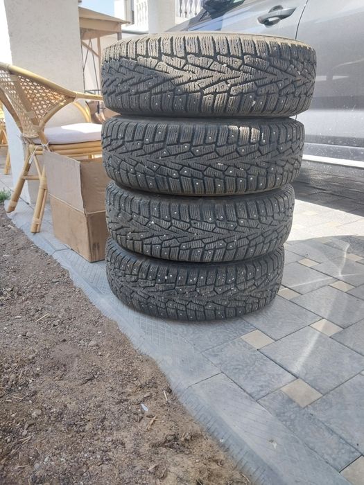 Продам комплект колёс с дисками и колпаком на кобальт ездил 3 месяцев