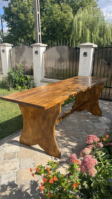 Masa din lemn de brad