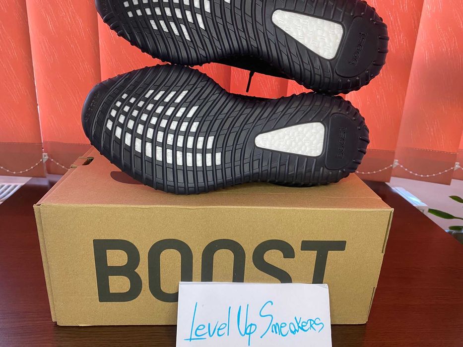 Urgent Adidas Yeezy Red Stripe 42