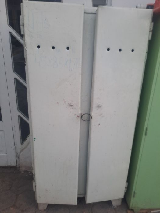 Темир шкаф  сотилади.