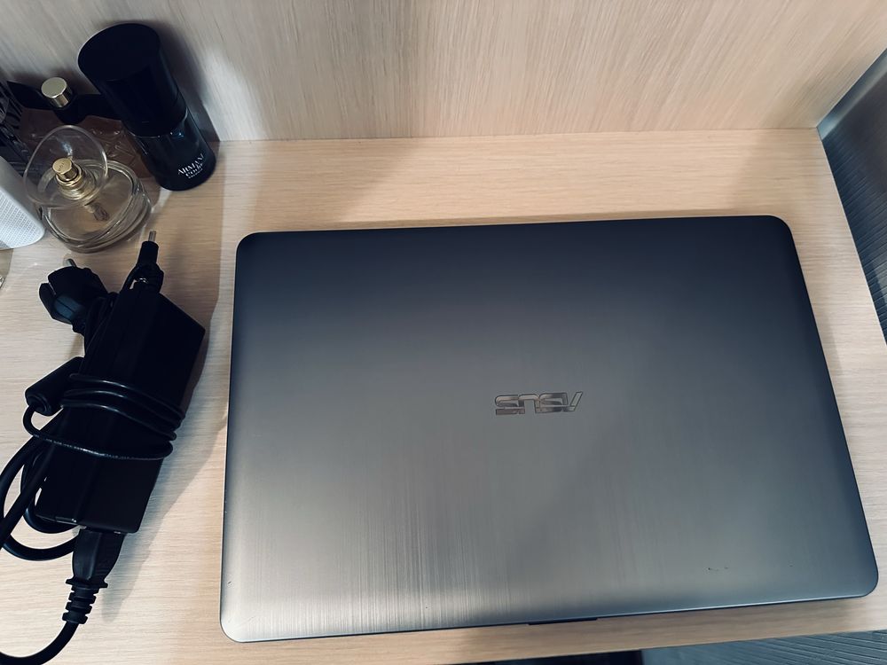 ASUS VivoBook Core i3/8GB/SSD 512GB