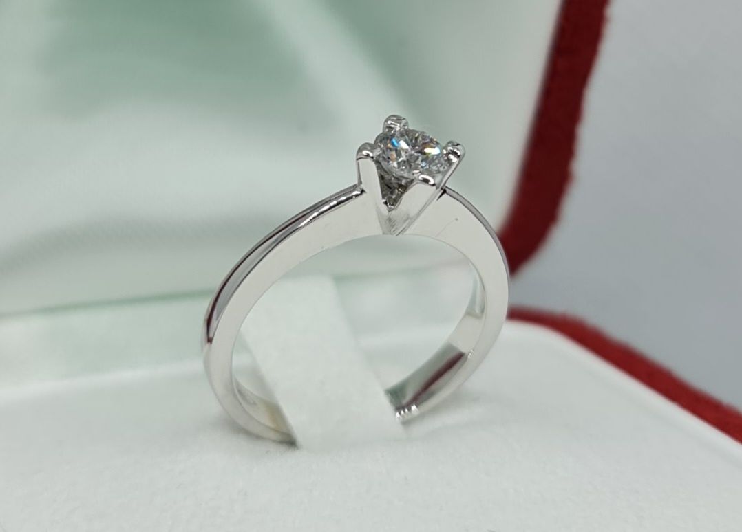 Inel de logodnă solitaire aur alb 18k cu diamant natural 0.36ct