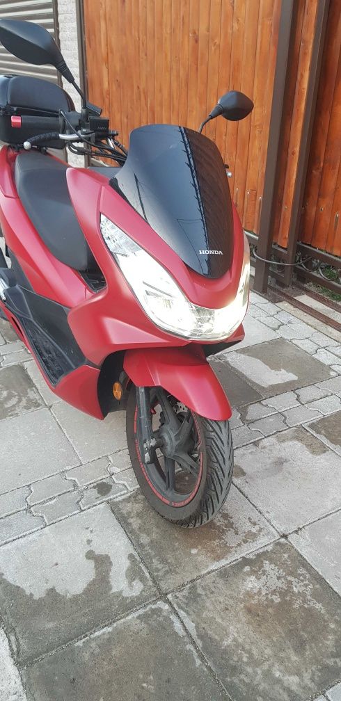 Honda PCX 125 скутер