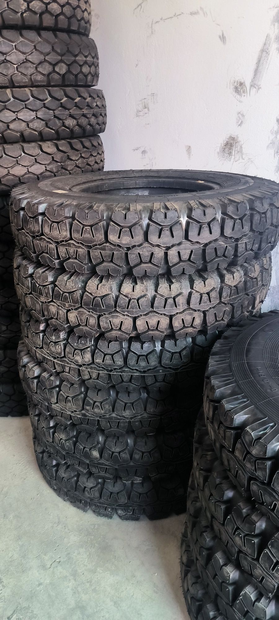 Автошина 9.00R20 Омск
