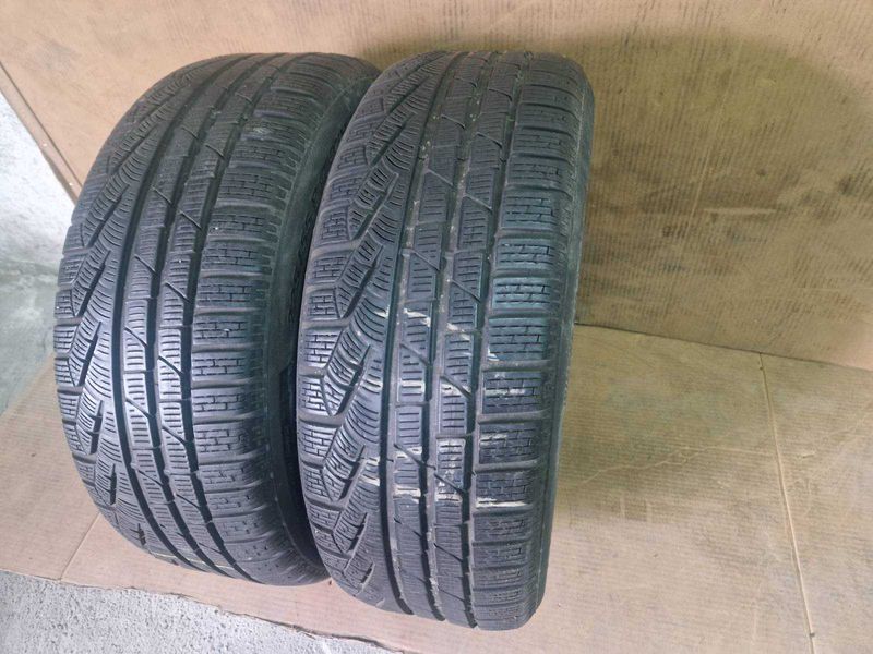 2 Pirelli R17 225/55
зимни гуми
DOT3421
